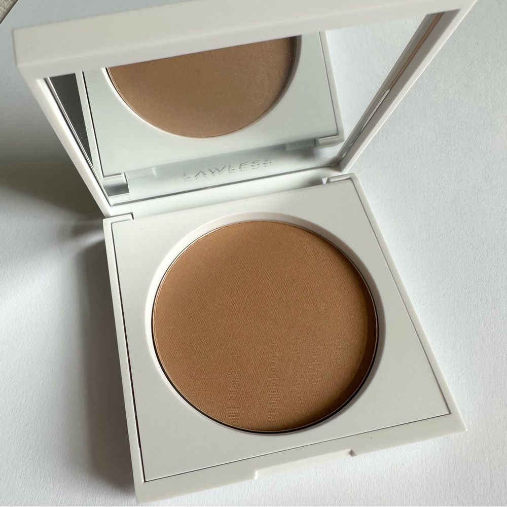 LAWLESS Beauty Summer Skin Talc-Free Velvet Matte Bronzer in Golden Hour, NWT